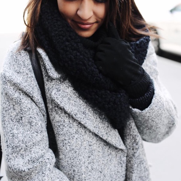 Urban Outfitters Accessories - Urban Outfitters Chunky Infinity Scarf